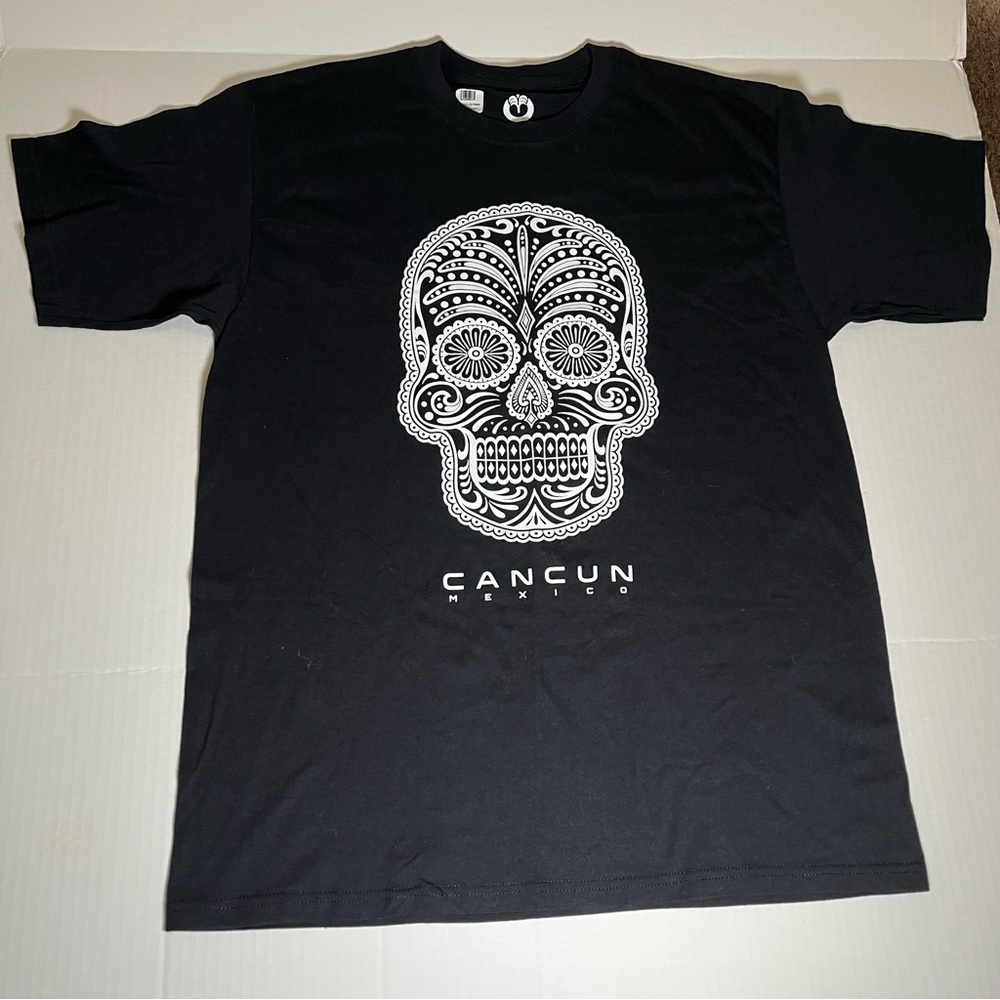 Tropical, relax Cancun Mexico, day of the dead black T-shirt, size large
